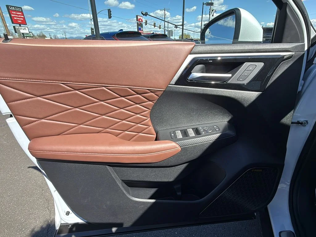 New 2026 White Diamond Mitsubishi SEL image 9