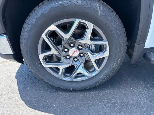 New 2026 Glacier White Tricoat GMC SLT image 30