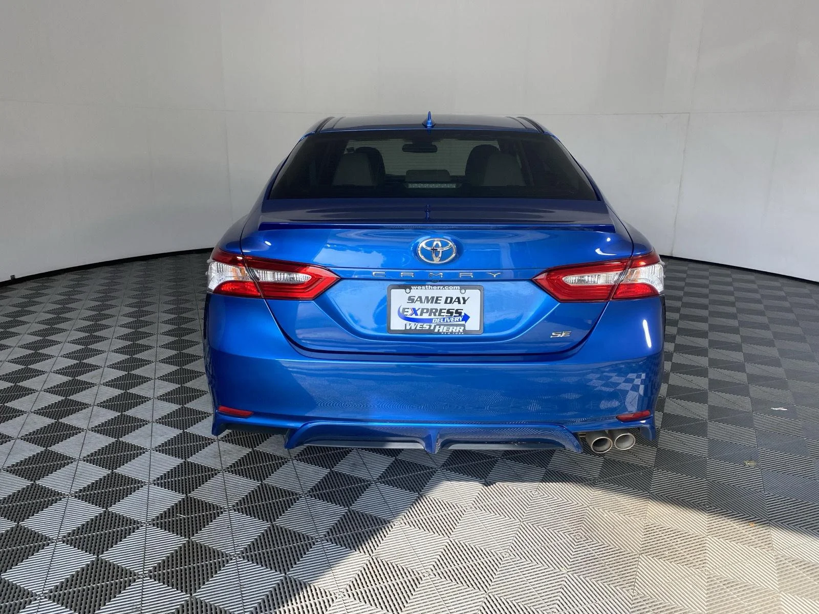 Used 2020 Blue Streak Metallic Toyota SE image 6