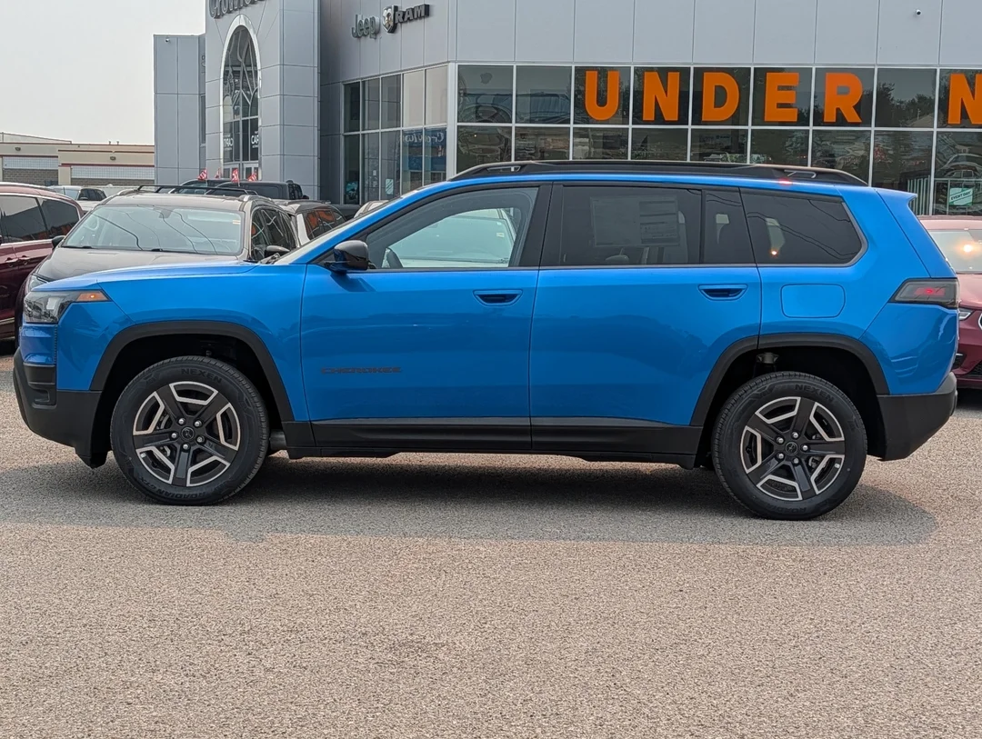 New 2026 Blue Jeep Laredo - - 4x4 - 1.6L Turbo Hybrid - Uconnect 5 w/ 12.3 Screen & More! image 5