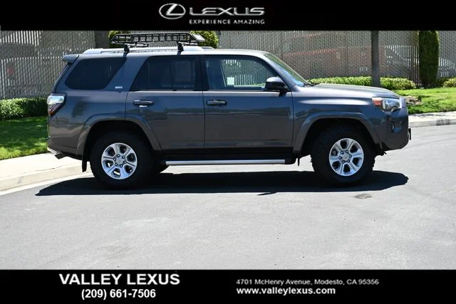Used 2018 Gray Toyota SR5 image 3