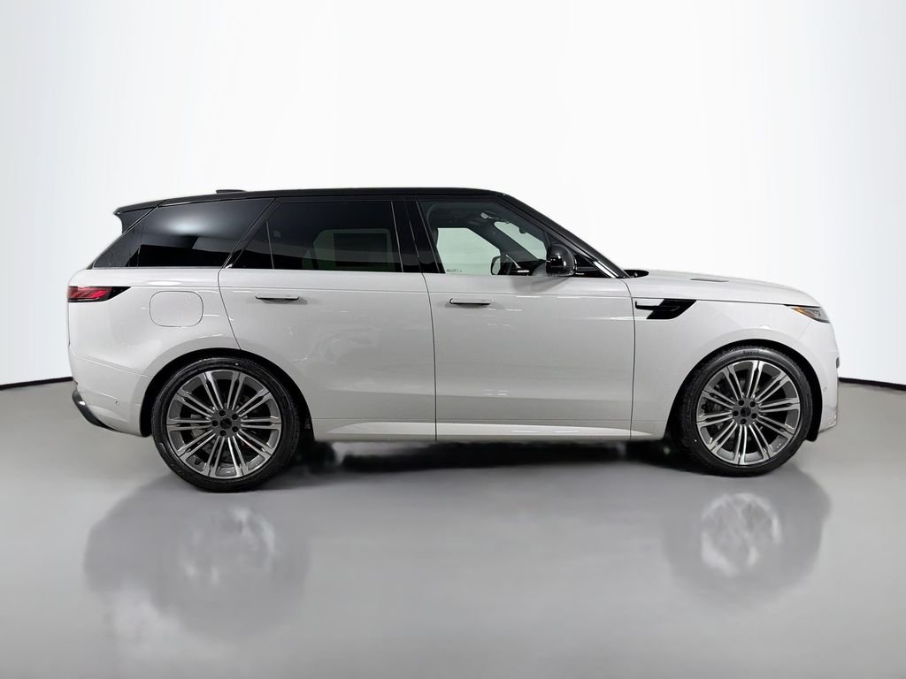 New 2026 Borasco Grey Metallic Land Rover Dynamic SE image 4