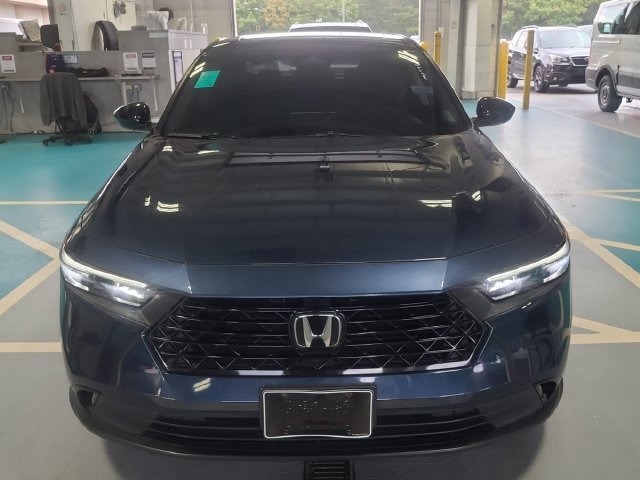 Certified Used 2025 Canyon River Blue Met Honda SE image 5