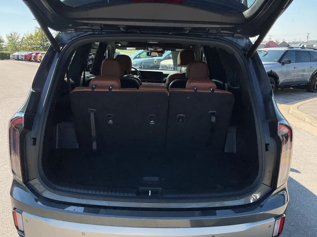 Used 2023 Gravity Gray Kia EX X-Line image 17
