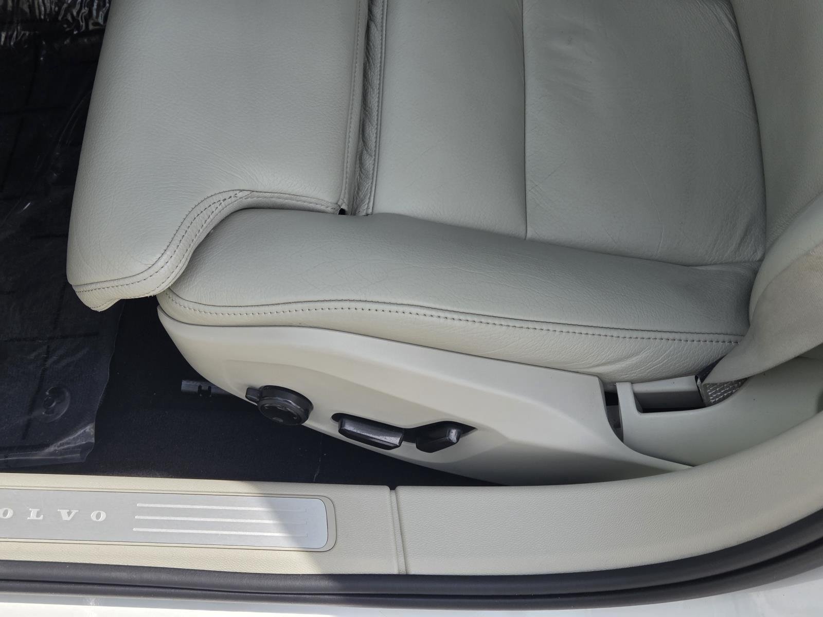 Used 2022 Crystal White Metallic Volvo Inscription image 32