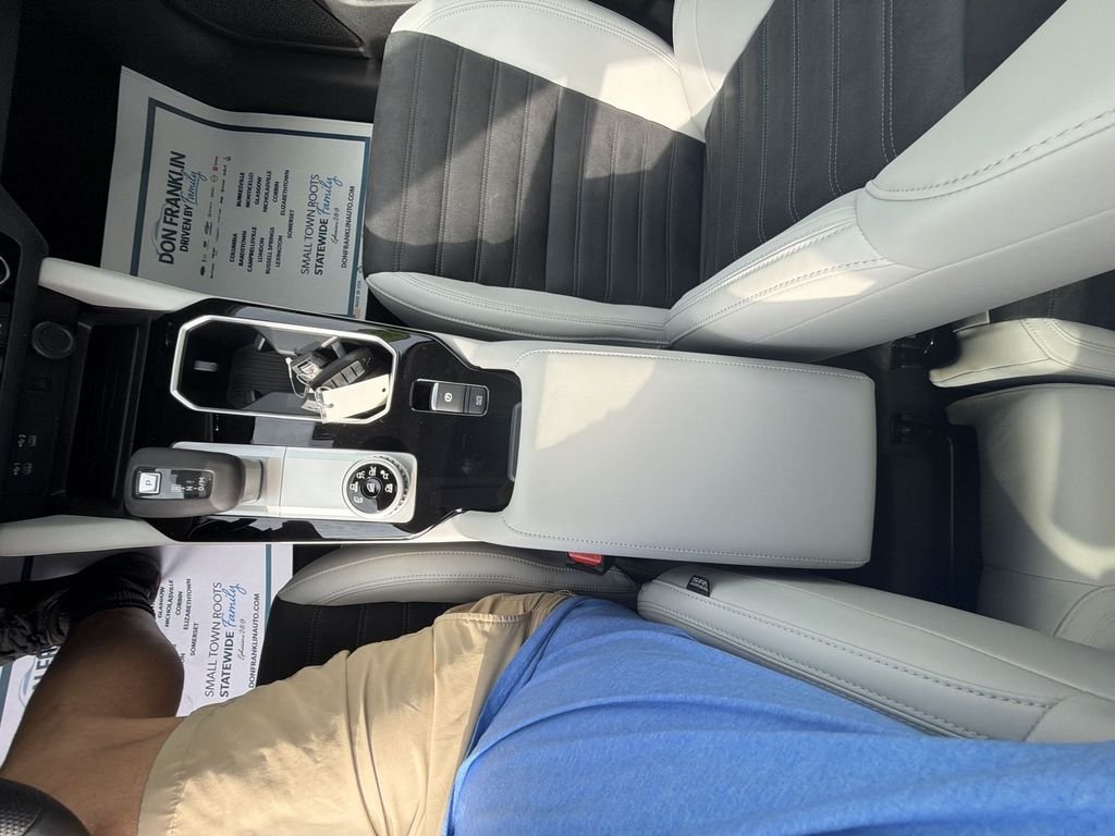 New 2026 White Mitsubishi SE image 21