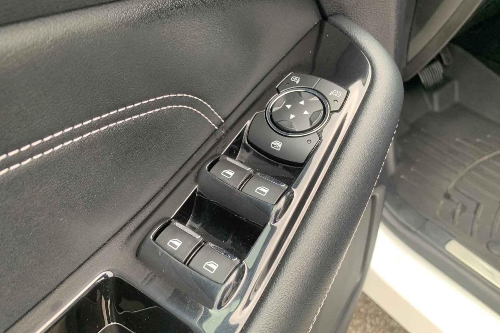 Used 2020 White Ford Titanium image 13