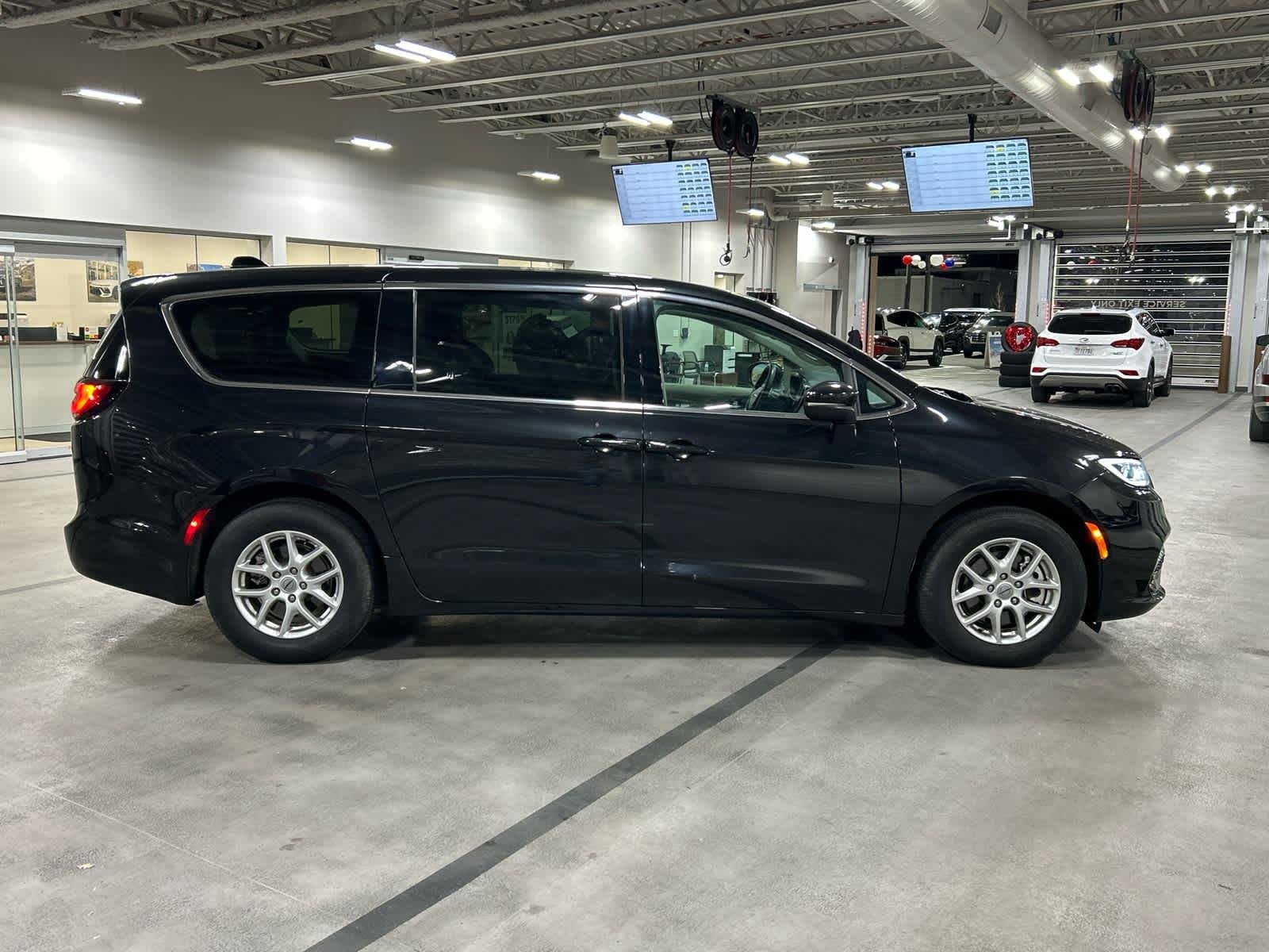 2023 Chrysler Pacifica Touring L - Photo 6
