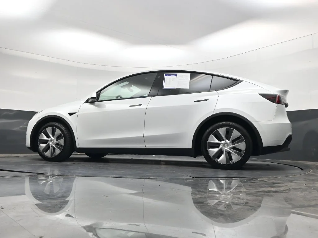 Used 2022  Tesla Long Range image 28