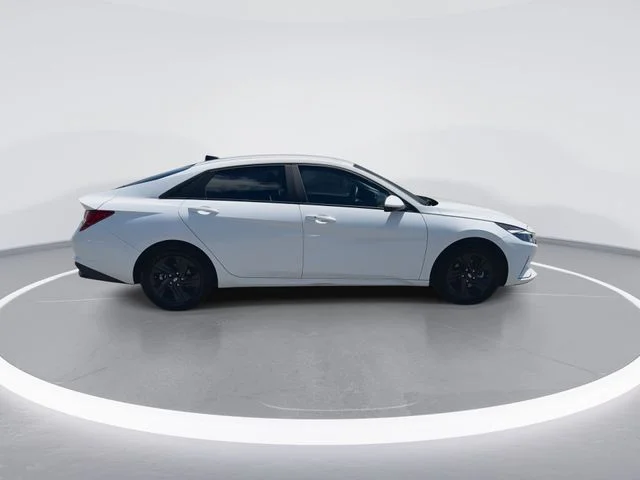 Used 2023 White Hyundai Blue image 9