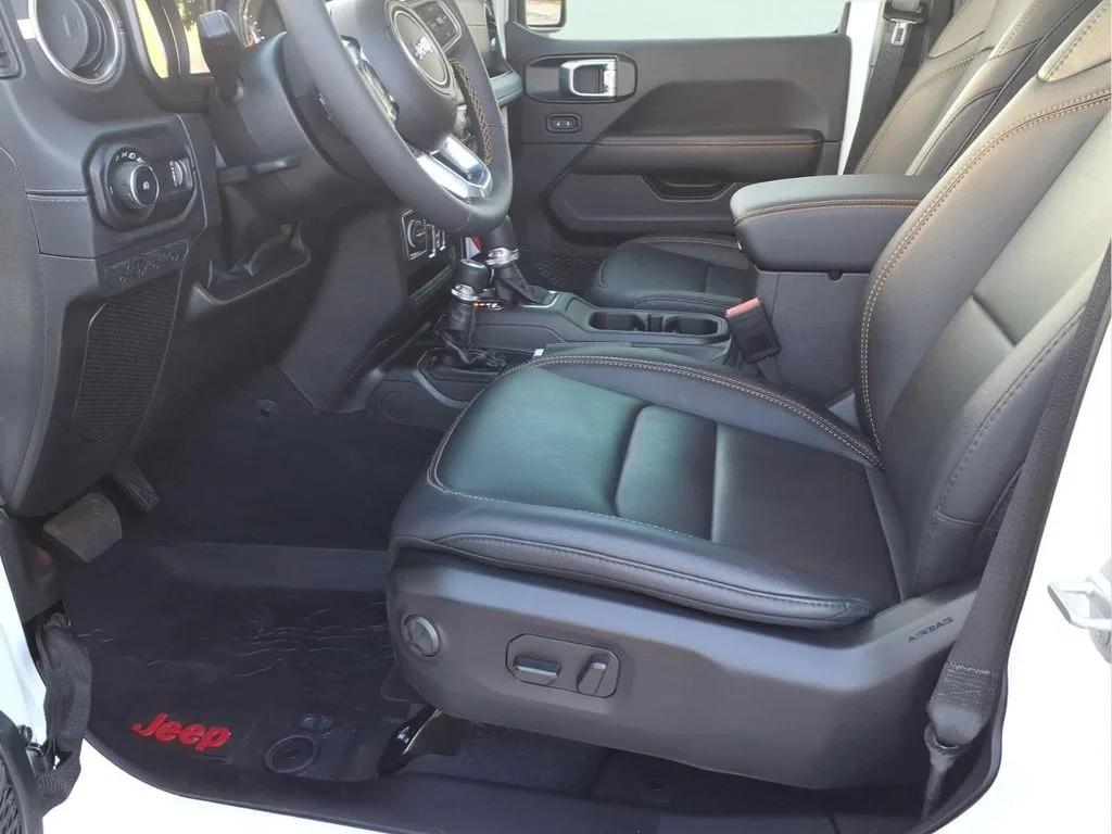 Used 2024 White Jeep Sahara image 20