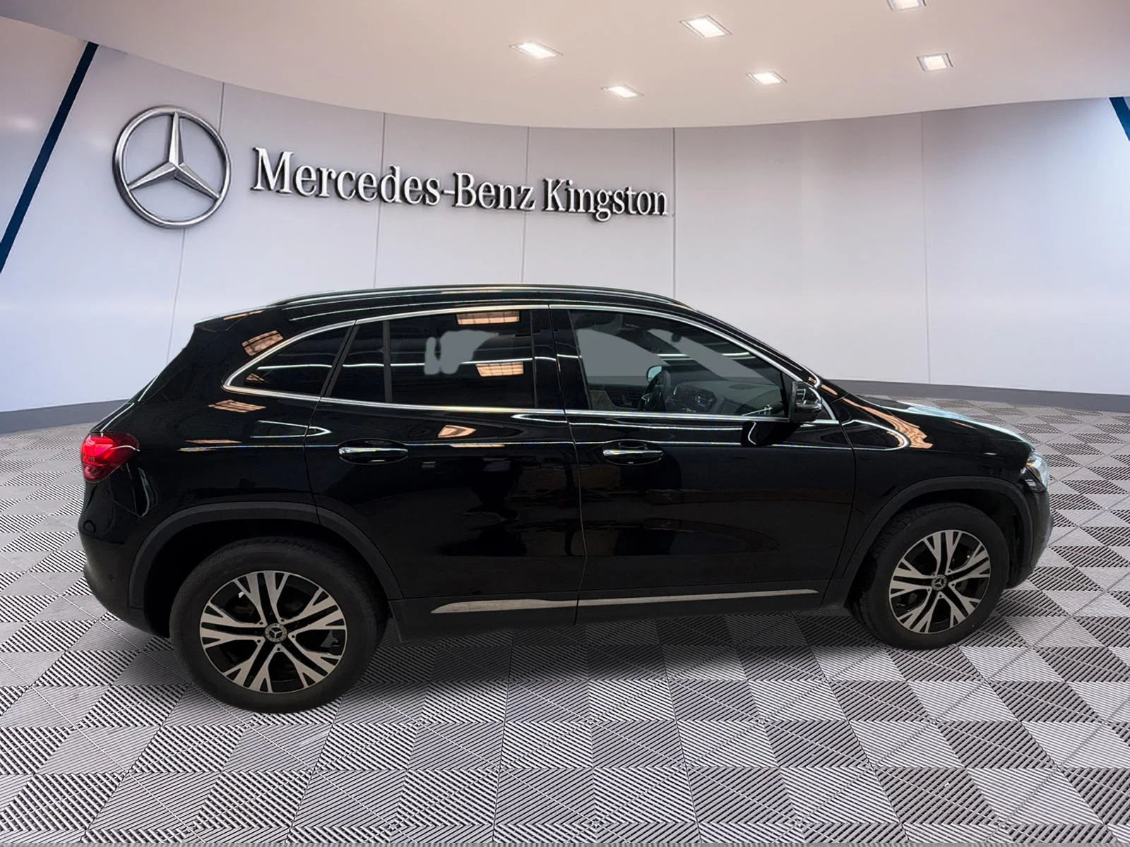 Used 2025  Mercedes-Benz GLA 250 4MATIC SUV image 3