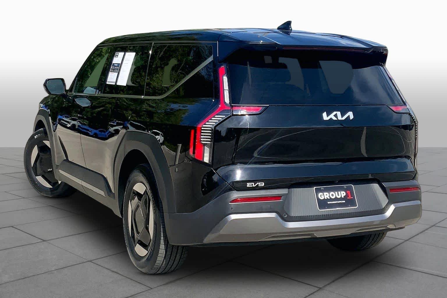 Certified Used 2024 Aurora Black Pearl Kia Light Long Range image 10