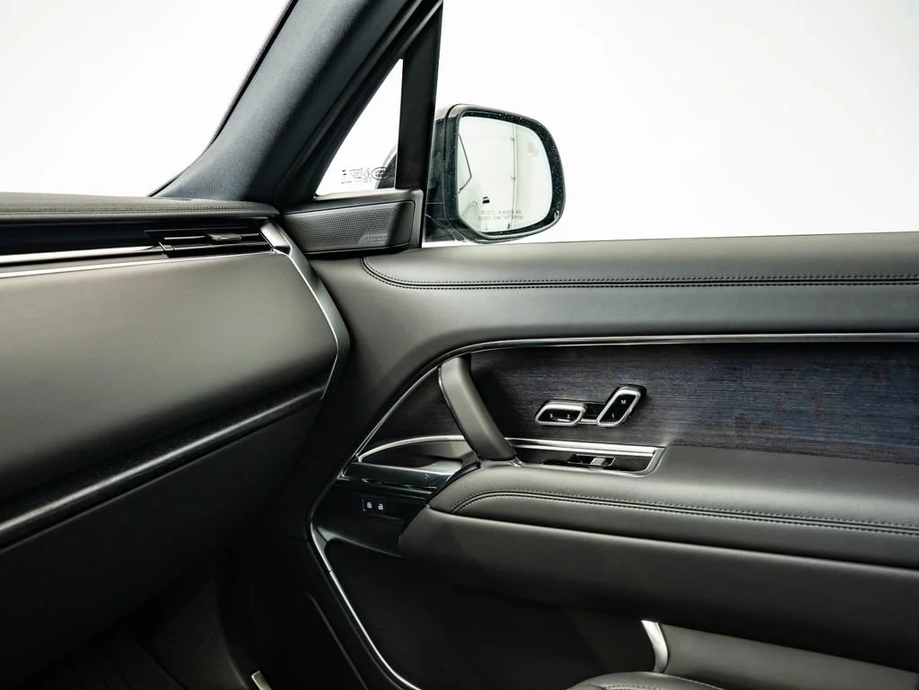 New 2026 Santorini Black Land Rover SE image 37