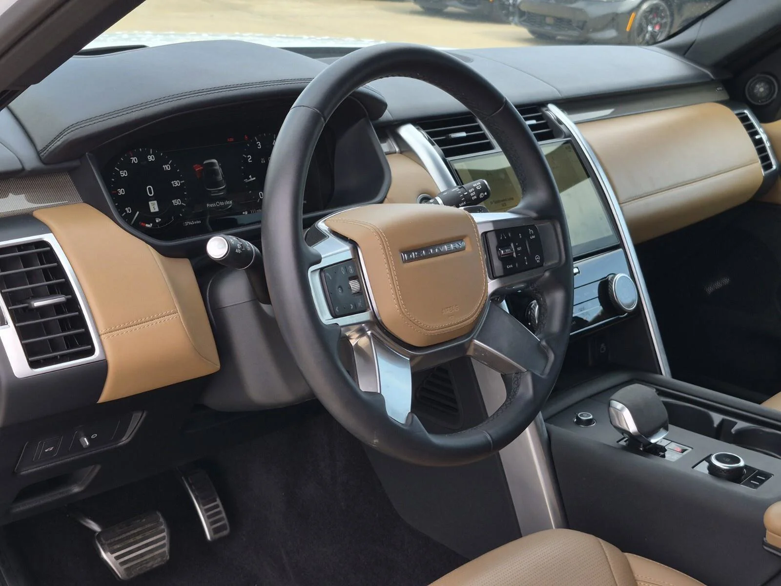 Used 2024 Fuji White Land Rover Metropolitan Edition image 12