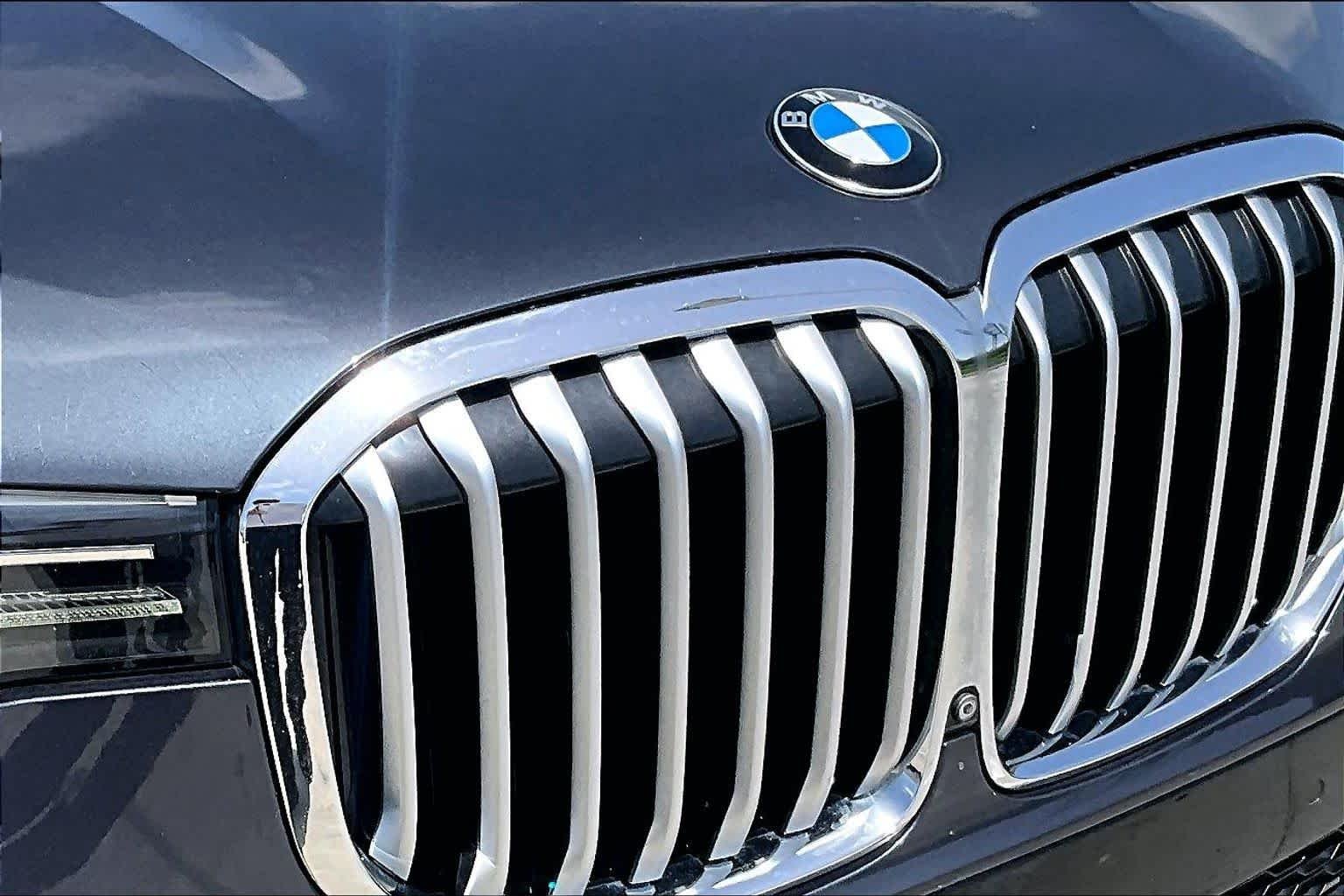 Used 2019 Arctic Gray Metallic BMW xDrive50i image 28