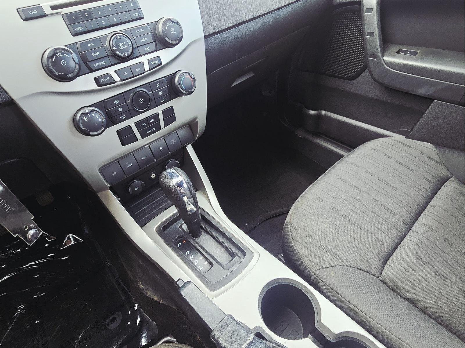 Used 2010  Ford SE image 16