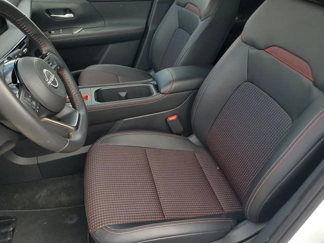 Used 2025 White Nissan SR image 19
