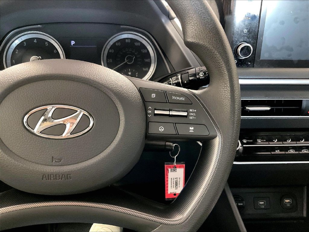 Used 2022 Red Hyundai SE image 23