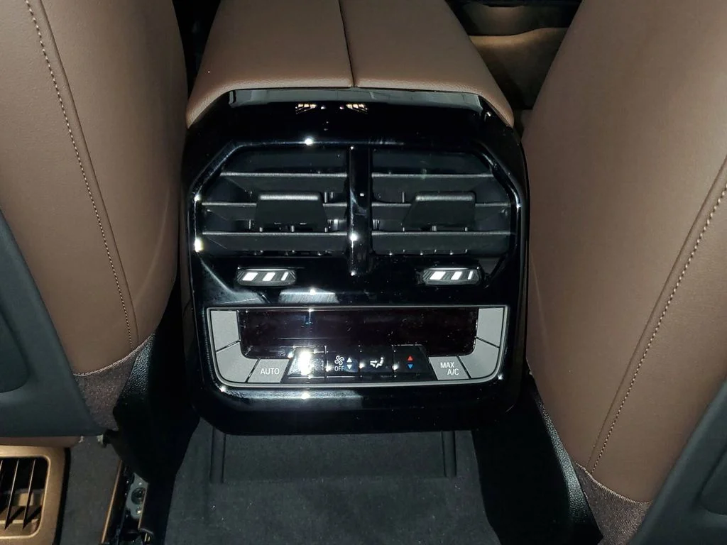 2026 BMW iX 60 - Photo 12