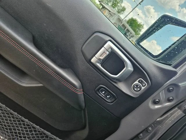 Used 2020 Gray Jeep Rubicon image 11