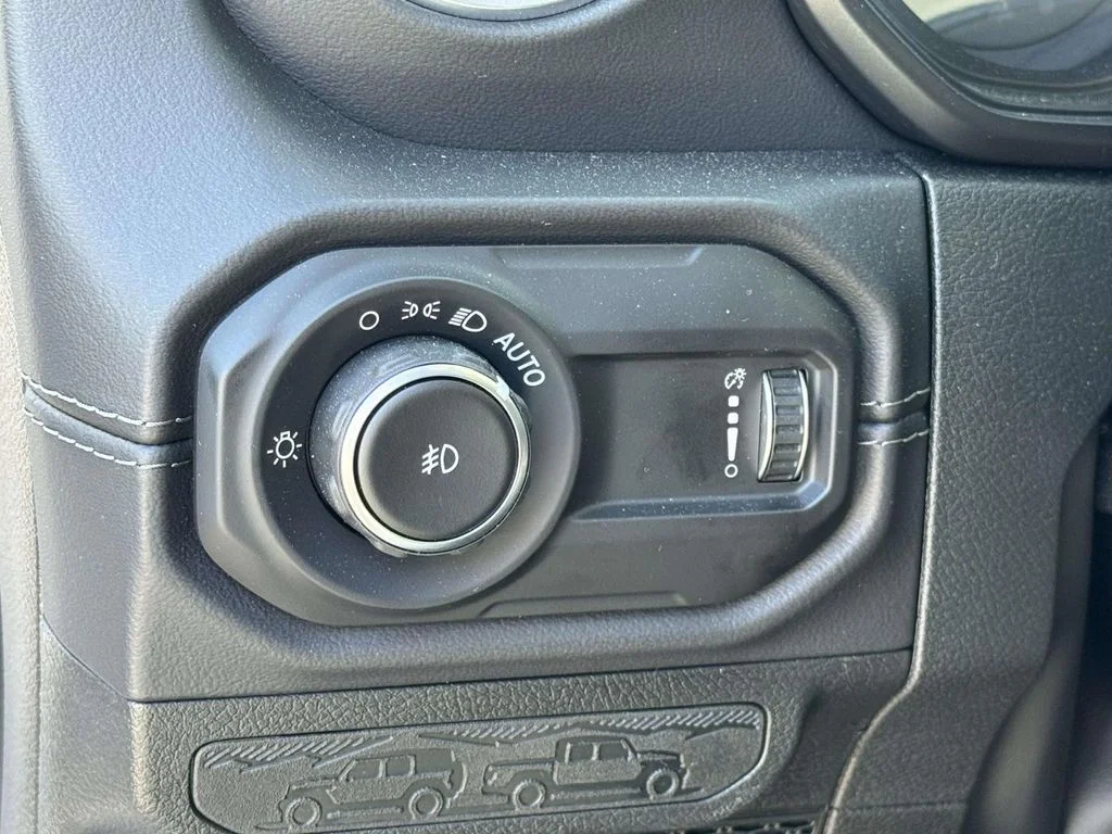 2025 Jeep Wrangler 4-Door Sahara - Photo 28