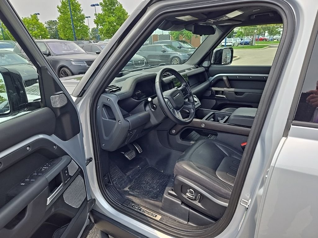 Used 2024 Hakuba Silver Metallic Land Rover X image 16