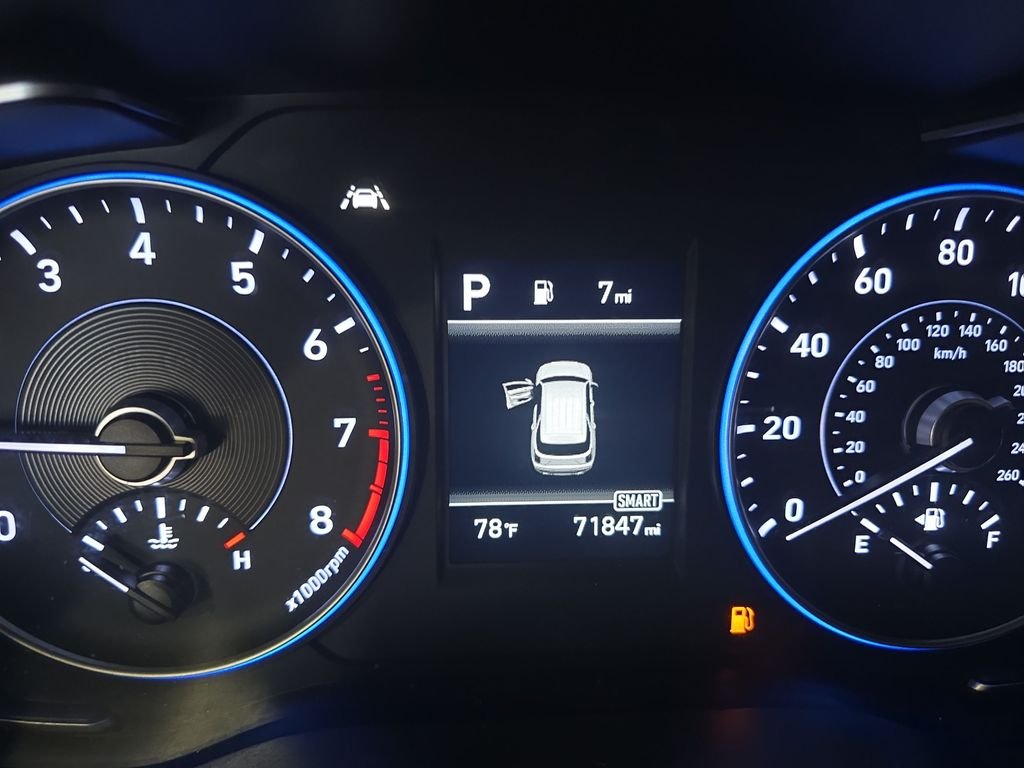 Used 2022 Black Hyundai SE image 18
