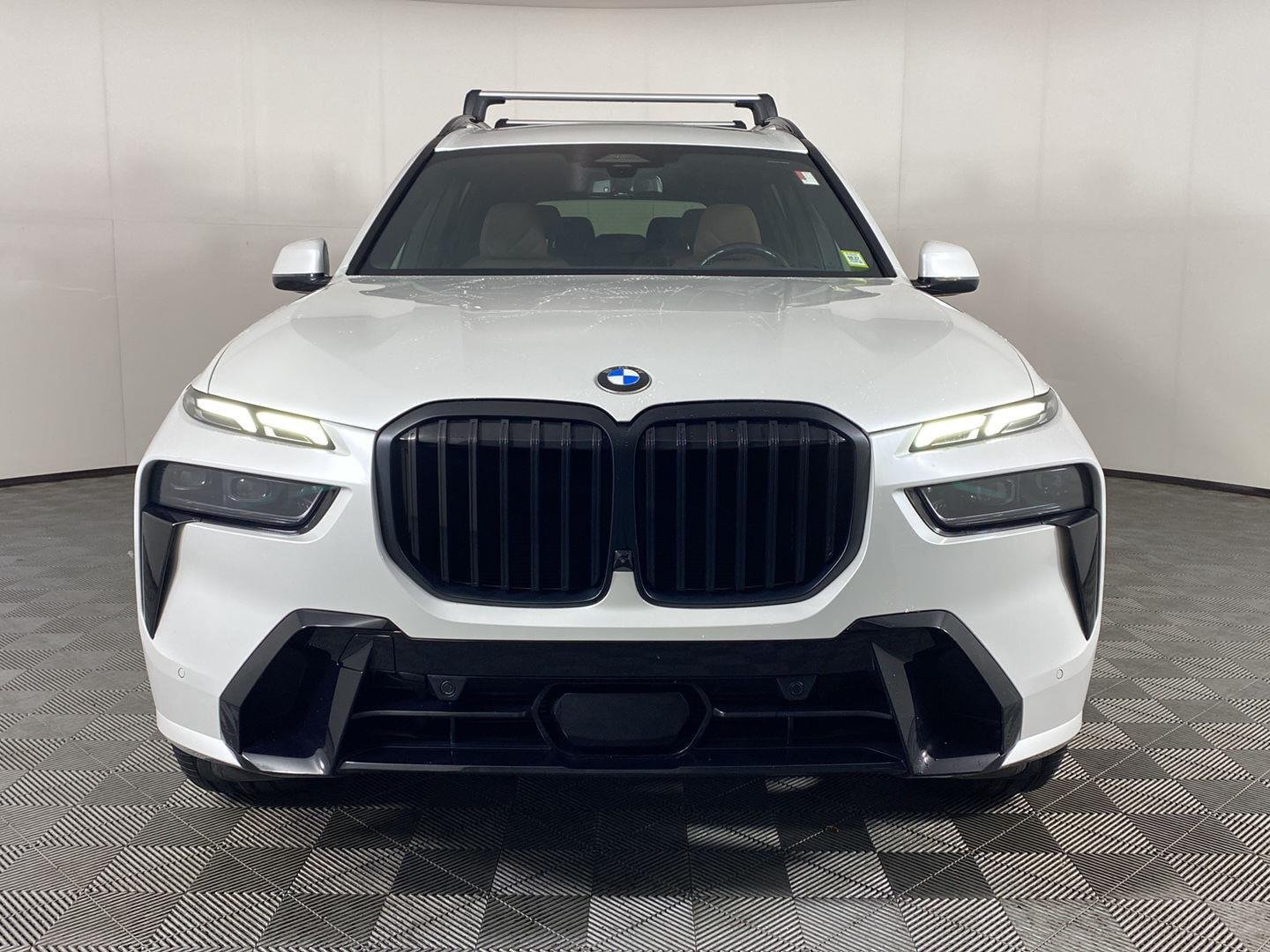 Used 2023 Mineral White Metallic BMW xDrive40i image 13