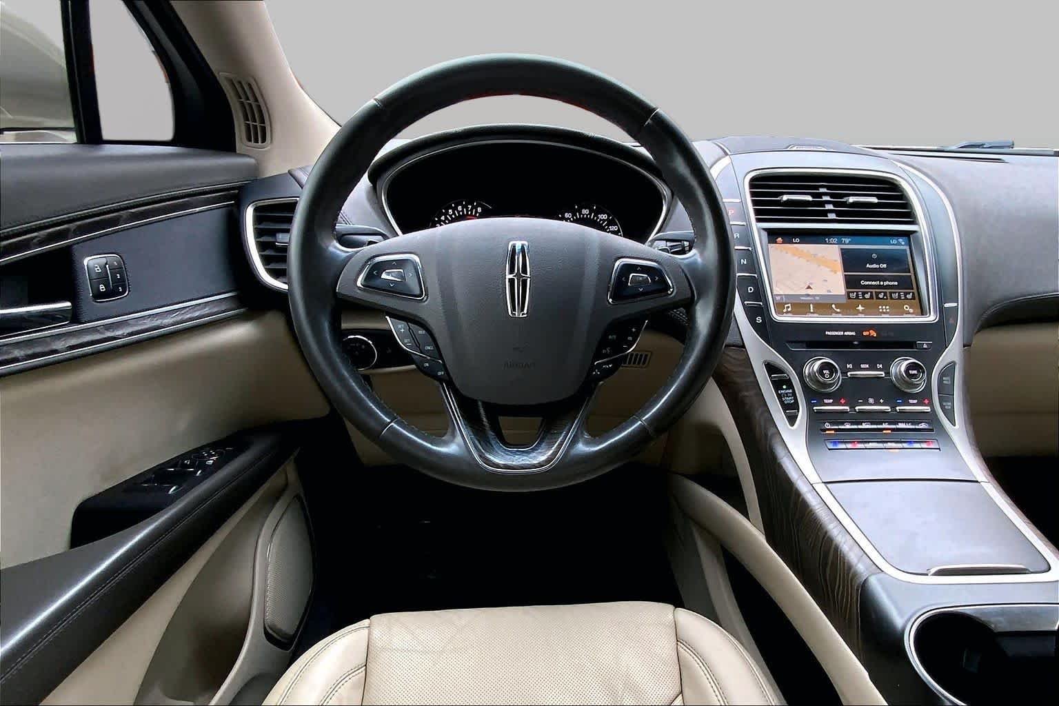 Used 2017 Palladium White Gold Metallic Lincoln Reserve image 6