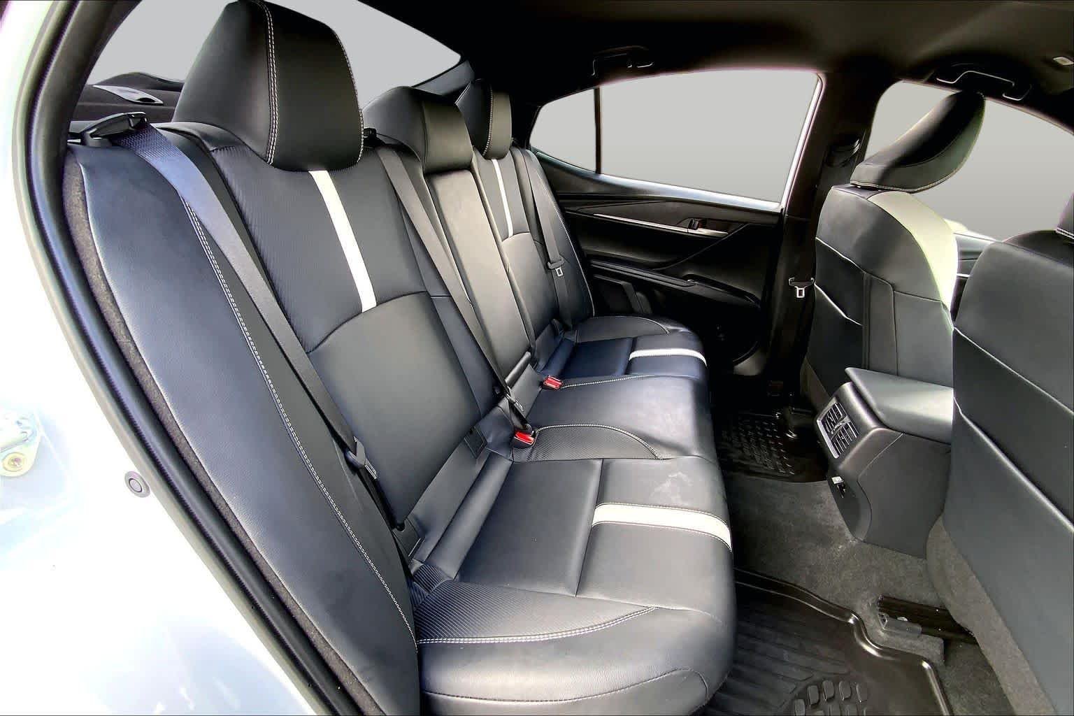 Used 2025 Ice Cap Toyota SE image 19