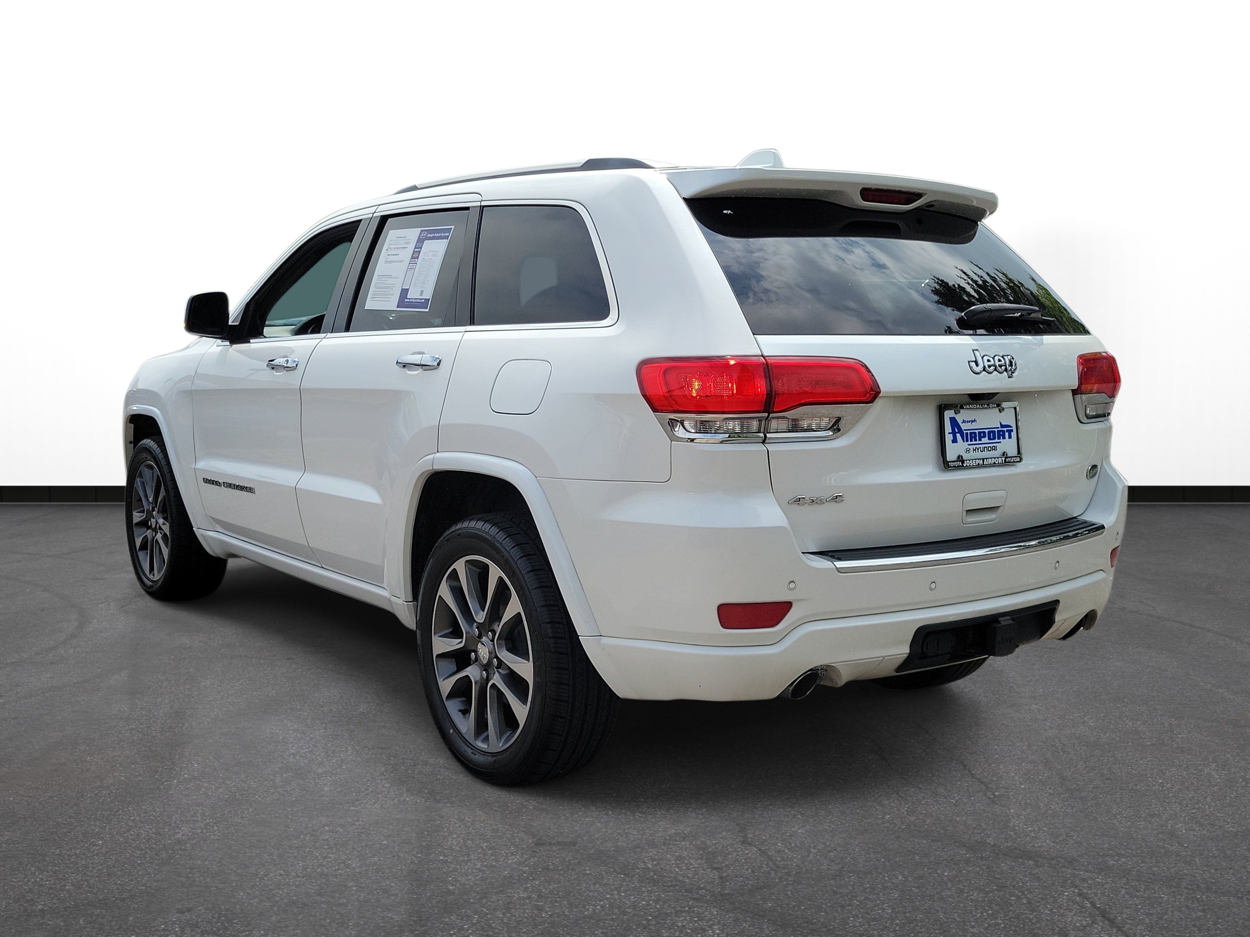 Used 2018 Ivory 3-Coat Jeep Overland image 3
