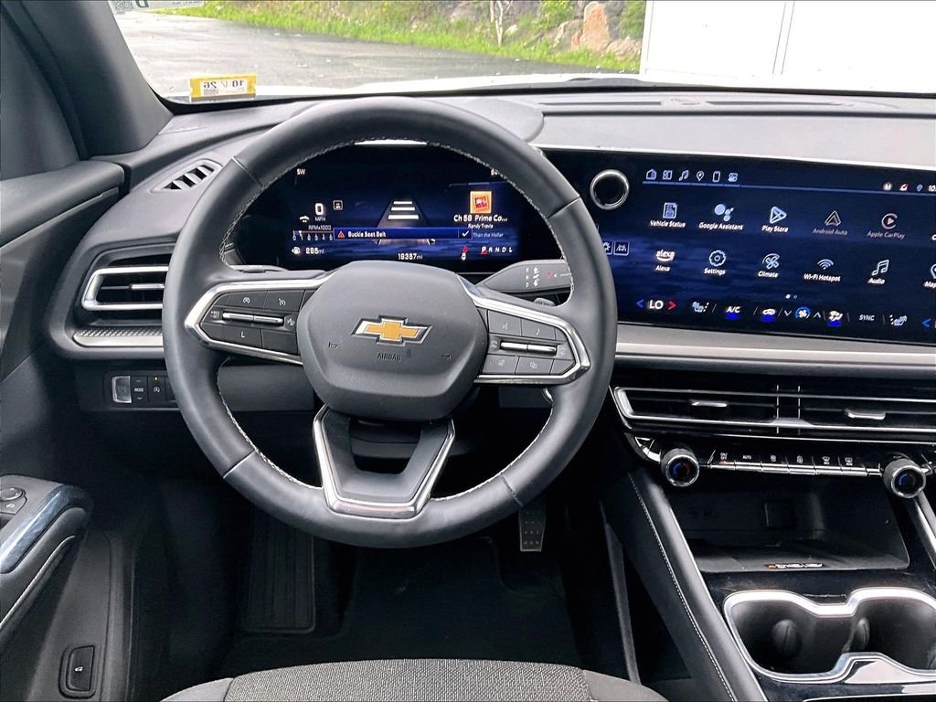 Used 2024 Summit White Chevrolet  image 18