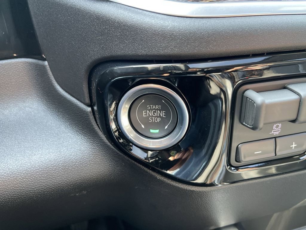New 2026 Sterling Metallic GMC Elevation image 17