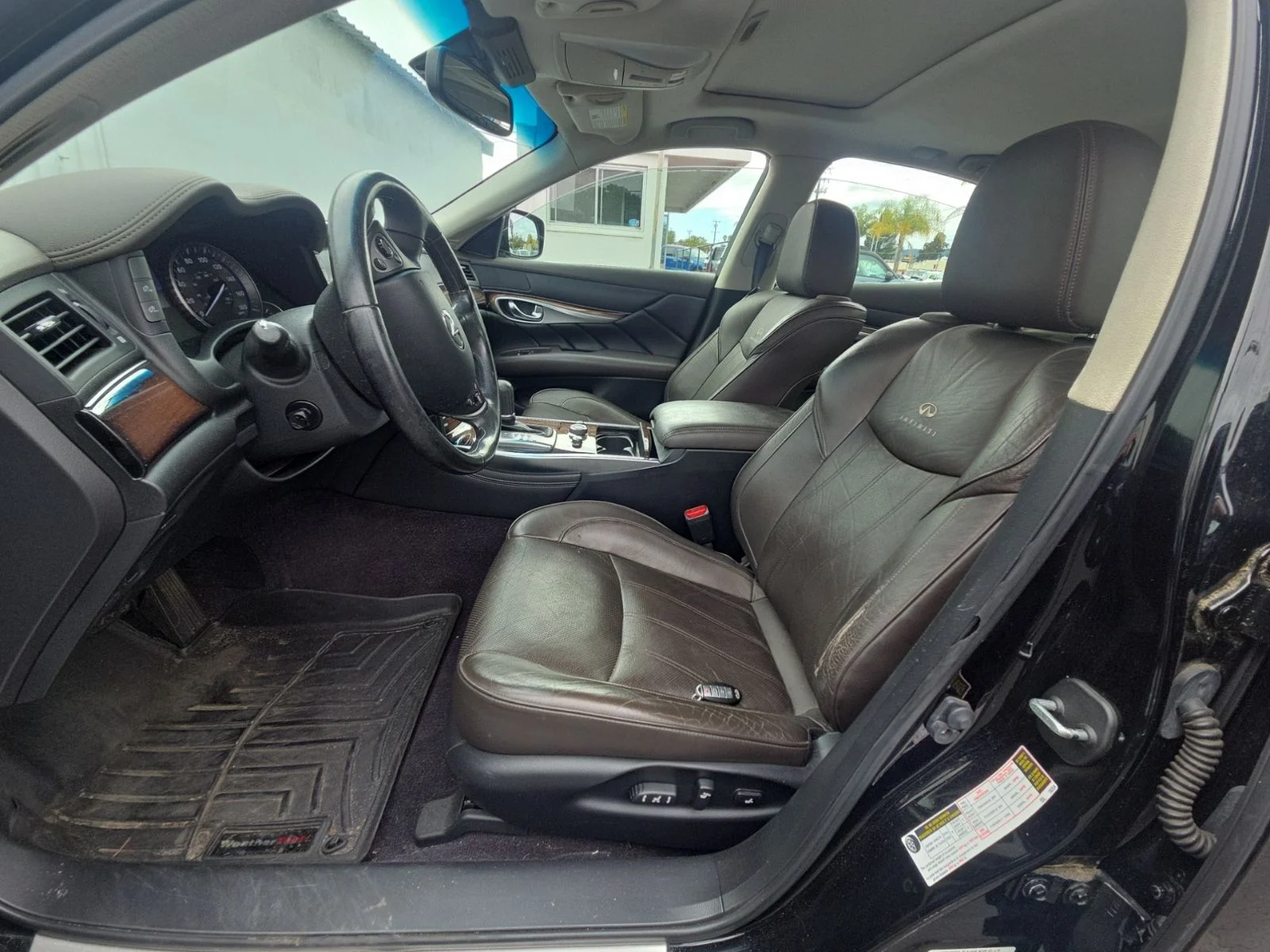 Used 2011 Black Obsidian INFINITI Base image 16