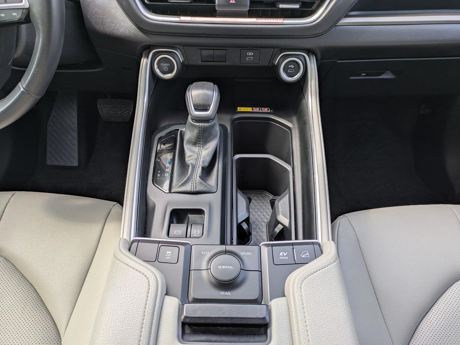 Used 2025 Wind Chill Pearl Toyota Hybrid XLE image 19