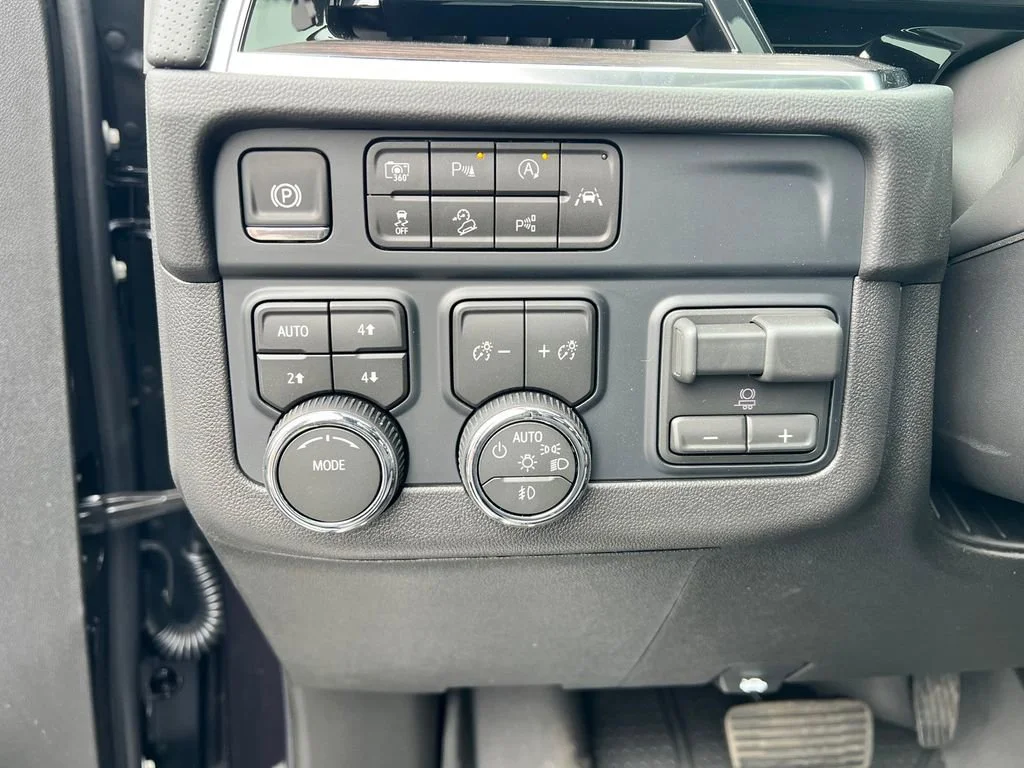 2026 Chevrolet Suburban Premier - Photo 15