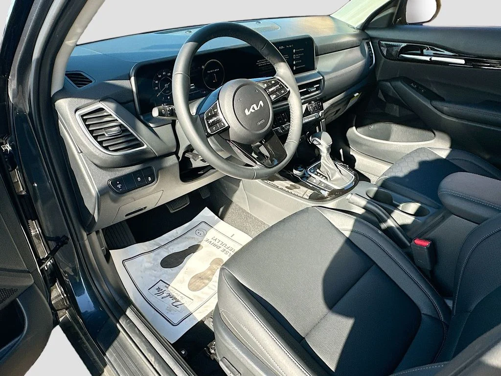 New 2026 Gravity Gray Kia EX image 9