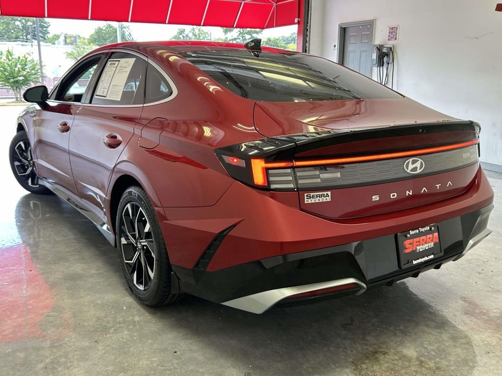 Used 2024 Red Hyundai SEL image 5