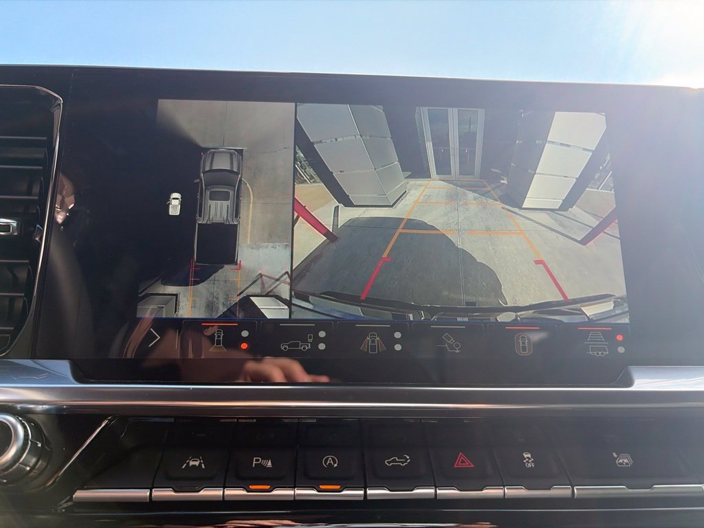 New 2026 Glacier White Tricoat GMC SLT image 30