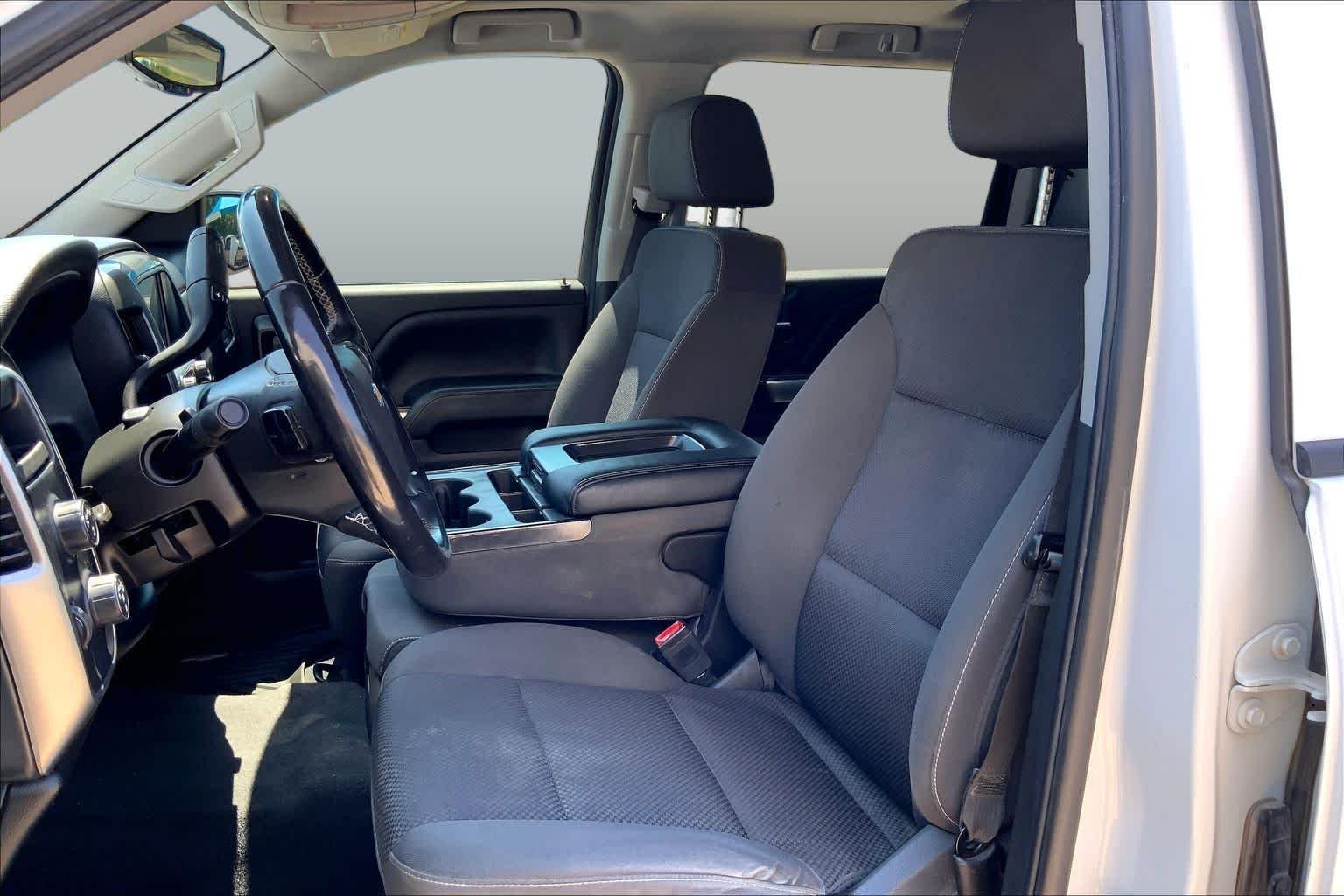 Used 2018 Summit White Chevrolet LT image 8