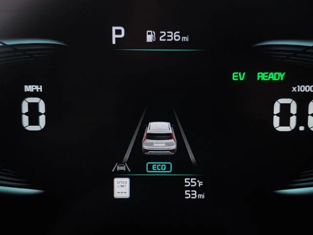 New 2026 Snow White Pearl Kia LX image 28