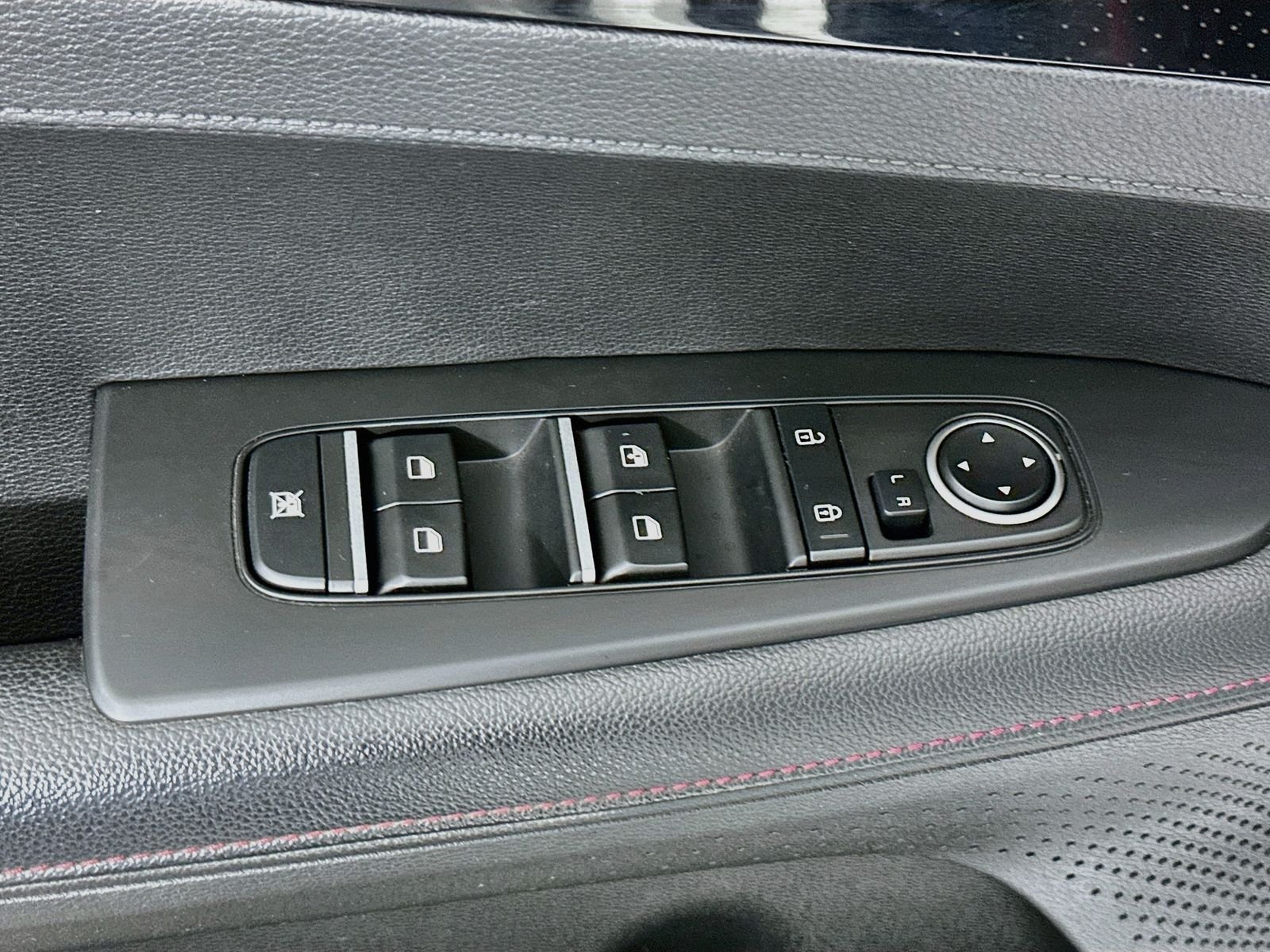 Used 2022 Snow White Pearl Kia GT image 18
