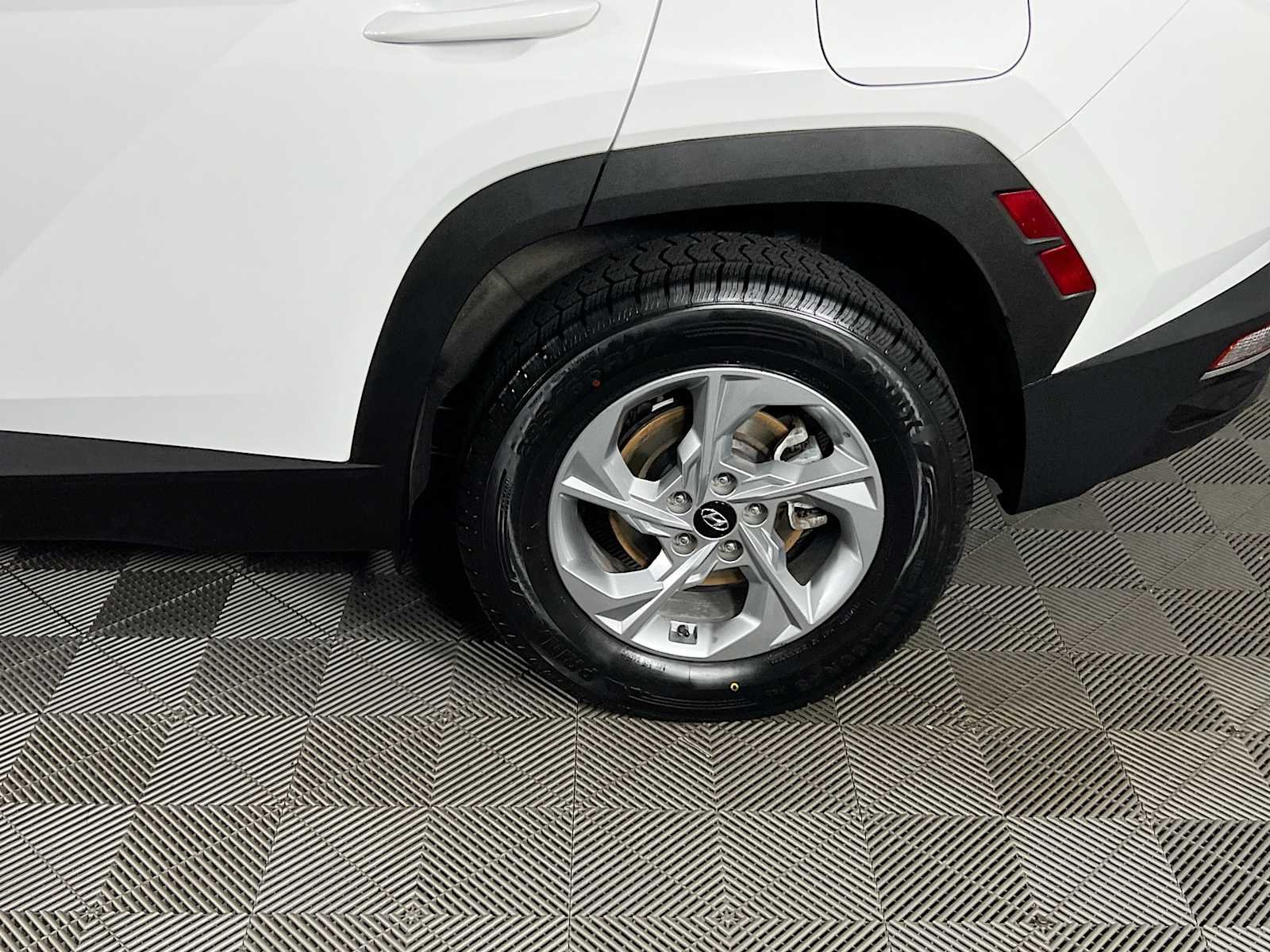 Certified Used 2024 White Pearl Hyundai SE image 30