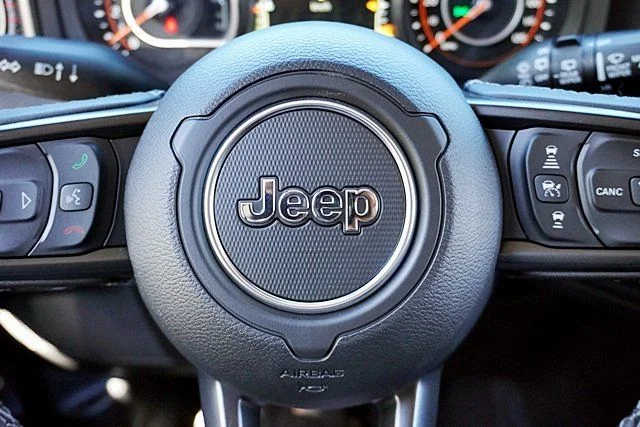 New 2026 Granite Crystal Metallic Clear-Coat Exterior Paint Jeep Rubicon image 40