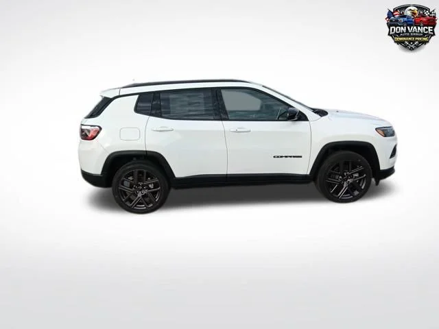 New 2026 Bright White Clearcoat Jeep Latitude image 6