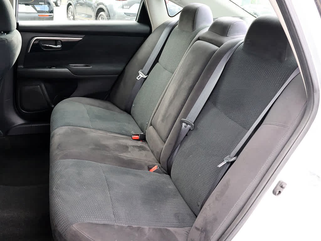 Used 2014 Brilliant Silver Metallic Nissan 2.5 S image 8