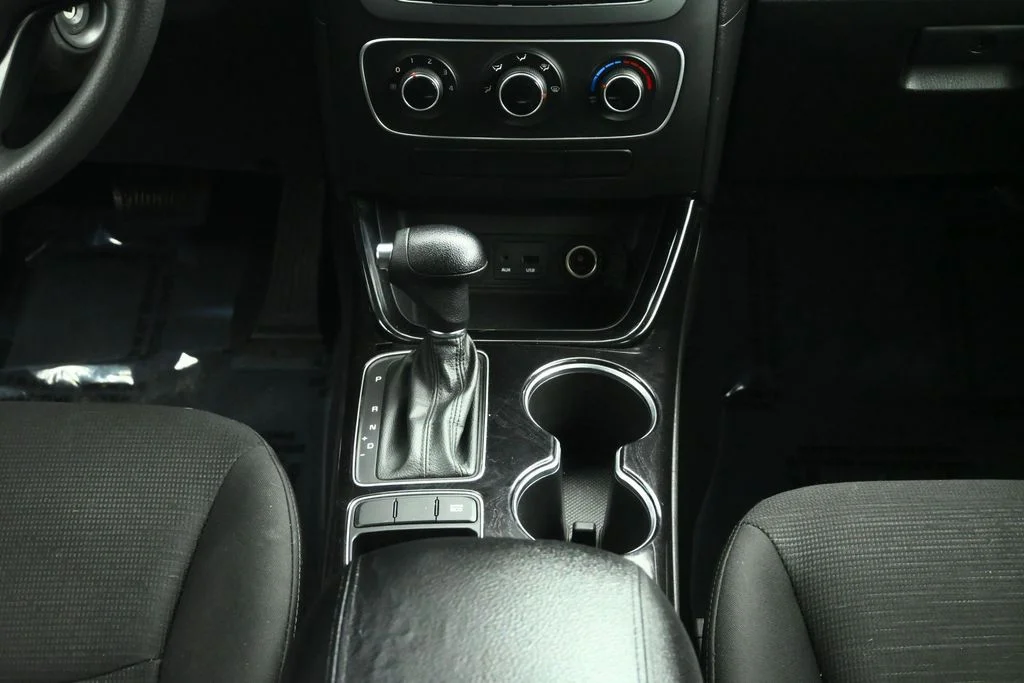 Used 2015 Red Kia LX image 36