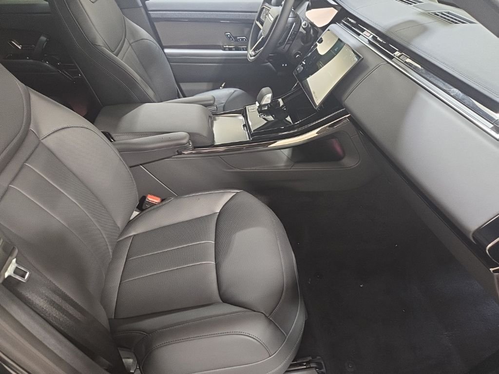 New 2026 Santorini Black Land Rover Dynamic SE image 24