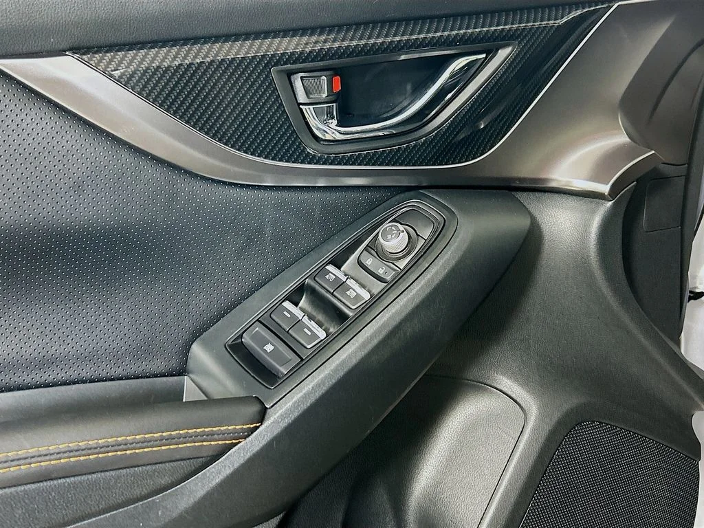 Used 2019 Ice Silver Metallic Subaru Limited image 17